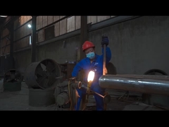 Bahan baku tabung baja tahan karat dipoles sebelum produksi untuk menghilangkan cacat